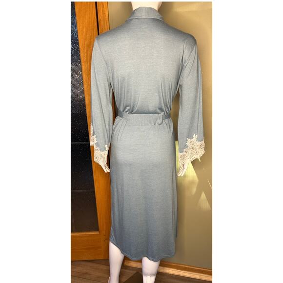 Natori Soft Luxe Shangra-La Tencel Robe Blue Belted Lace Trim Sleeves Sz Small - Picture 10 of 16
